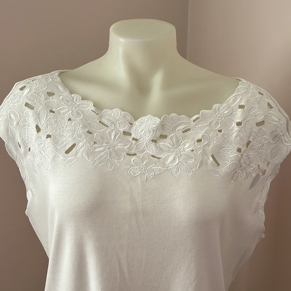 White Valerie Stevens top, Large - Picture 2 of 5